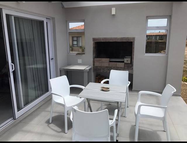2 BEDROOM HOUSE FOR SALE IN LANGEBAAN COUNTRY ESTATE